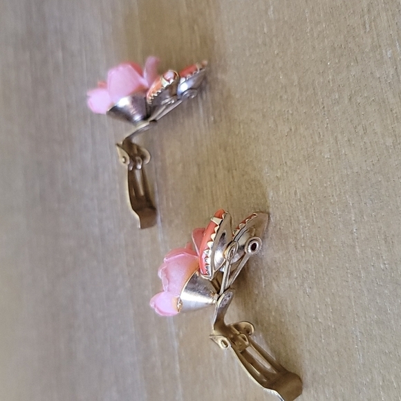 Vintage Inspired Rose Clip-On Earrings Pink Floral Costume Jewelry - Picture 7 of 7